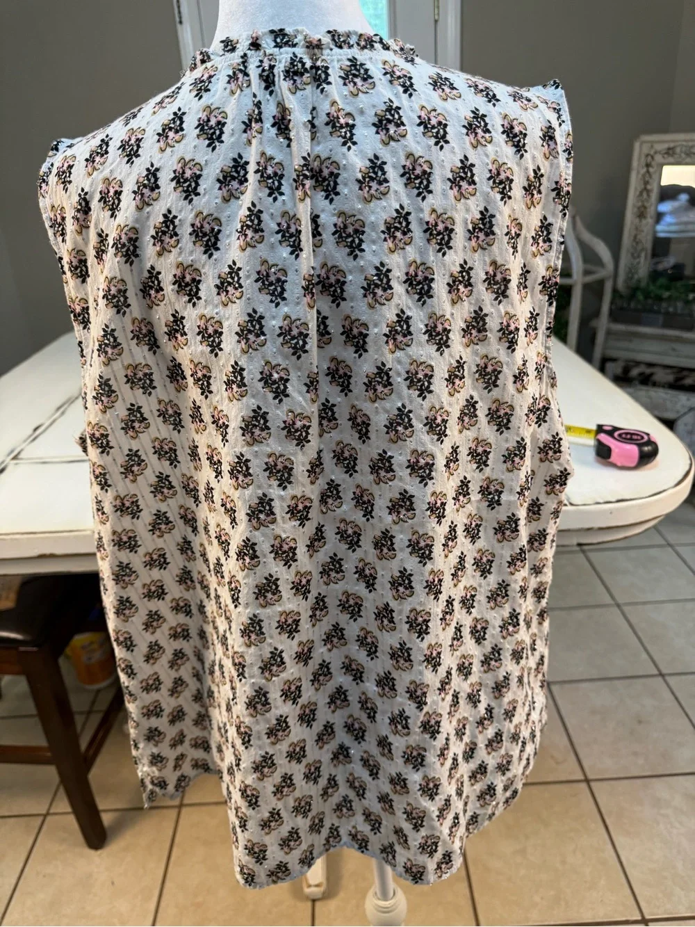 Talbots XL floral metallic-thread sleeveless blouse, Size XL - Picture 6 of 12